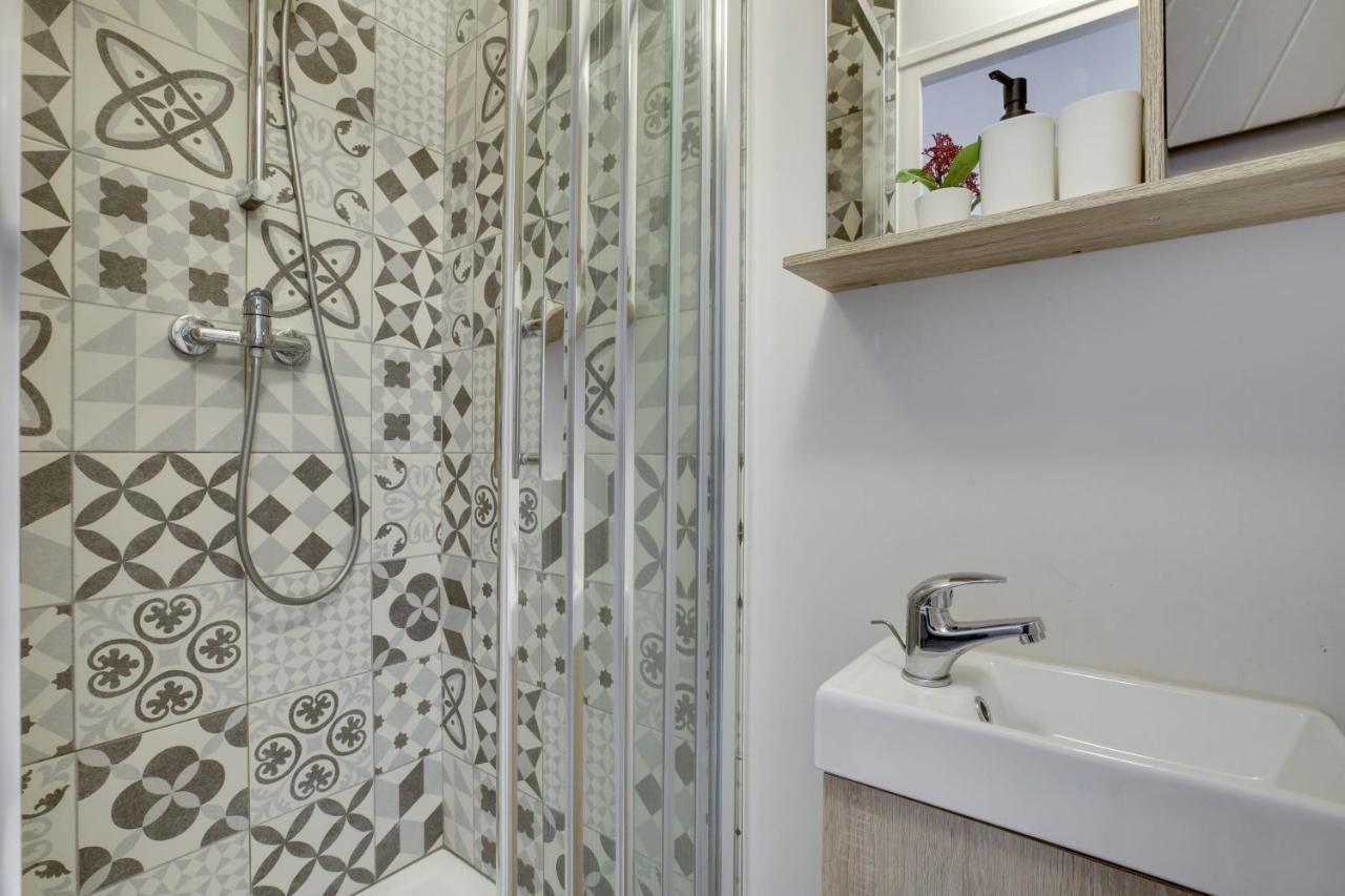 Bright Charming Modern Studio By Dreamy Canal パリ エクステリア 写真